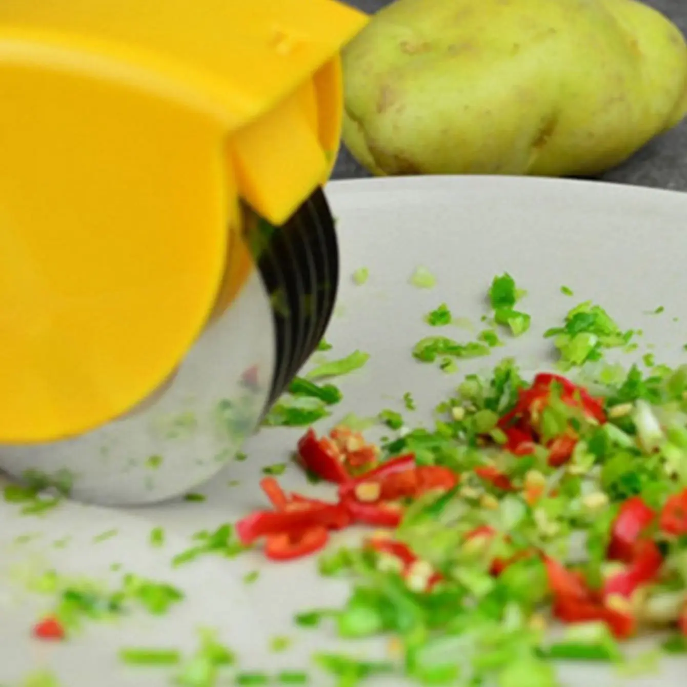 Coupe-oignon créatif avec trém - Kitchen Gadgets Wirecutter avis et prix