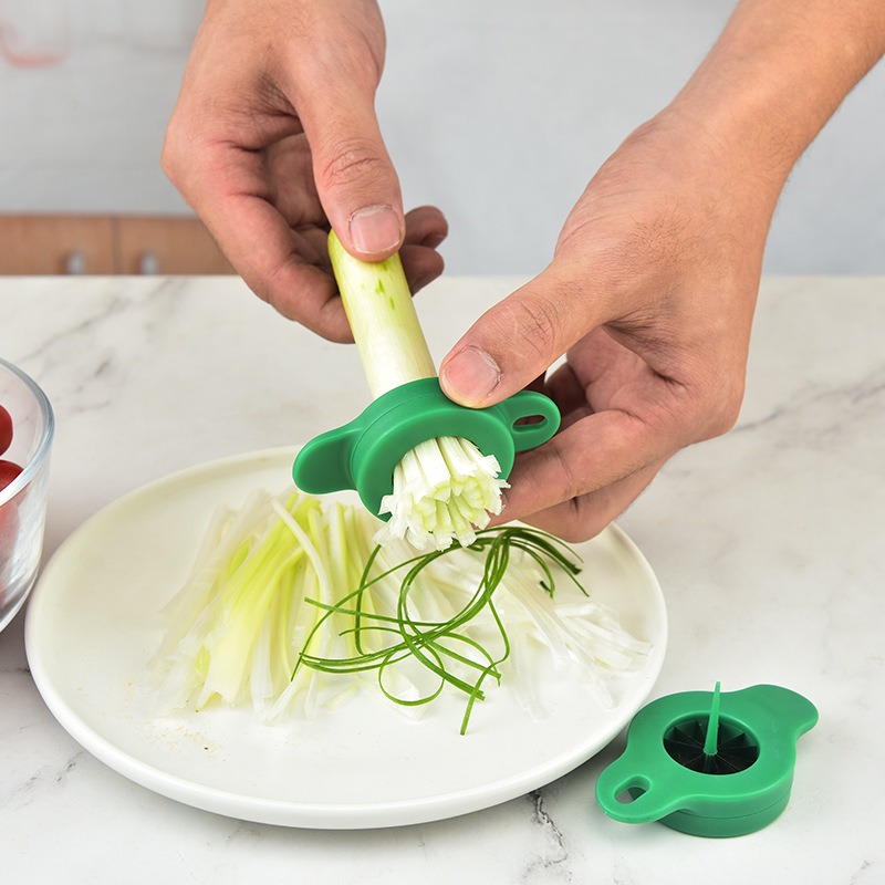 Coupe-échalotes en acier inoxy - Kitchen Gadgets Wirecutter avis et prix